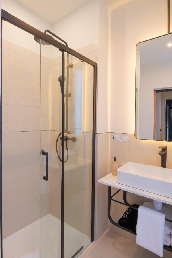 Tinah Paris, Aboukir Hotel París